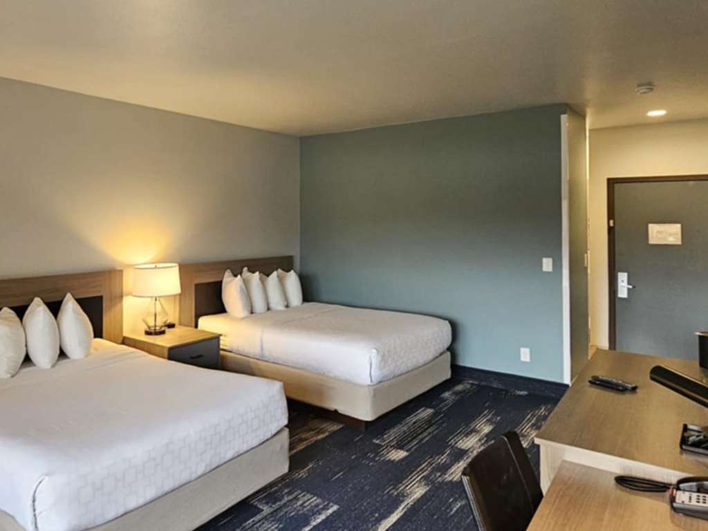 Edgewater Inn and Suites an Ascend Collection Hotel - photo 24