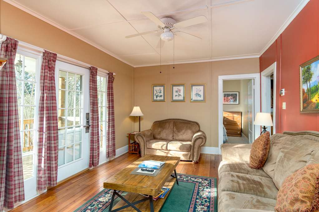 Highland Lake Inn & Resort - photo 6