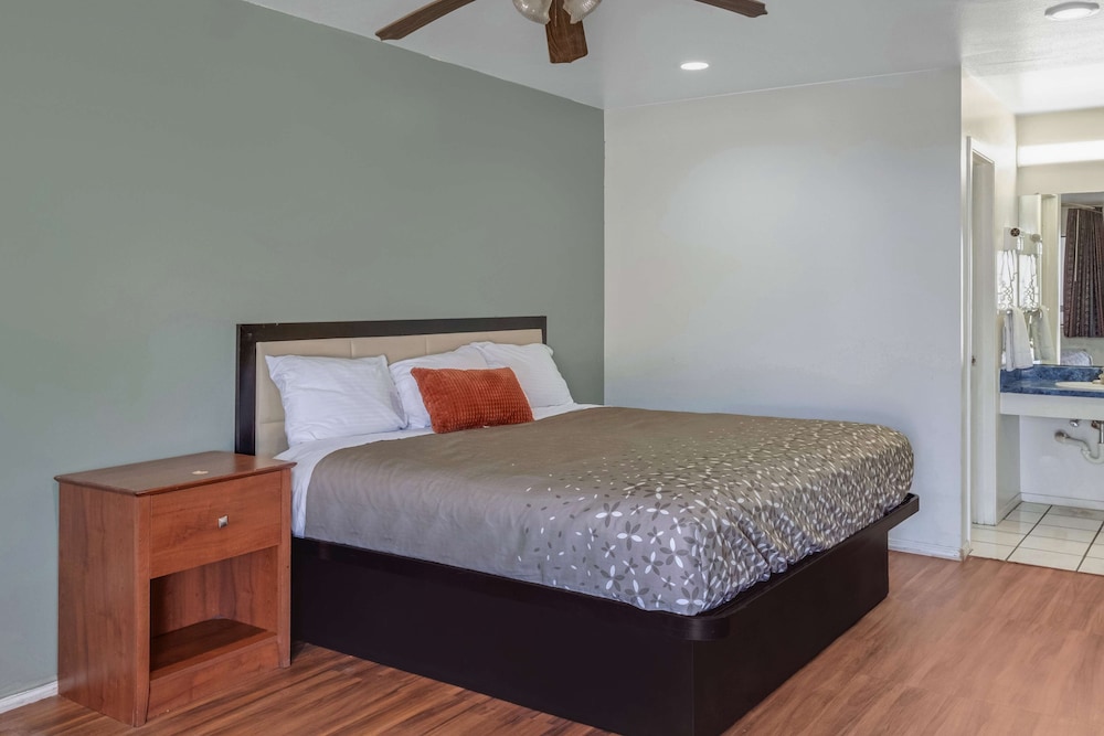 Americas Best Value Inn San Antonio Downtown Riverwalk - photo 17