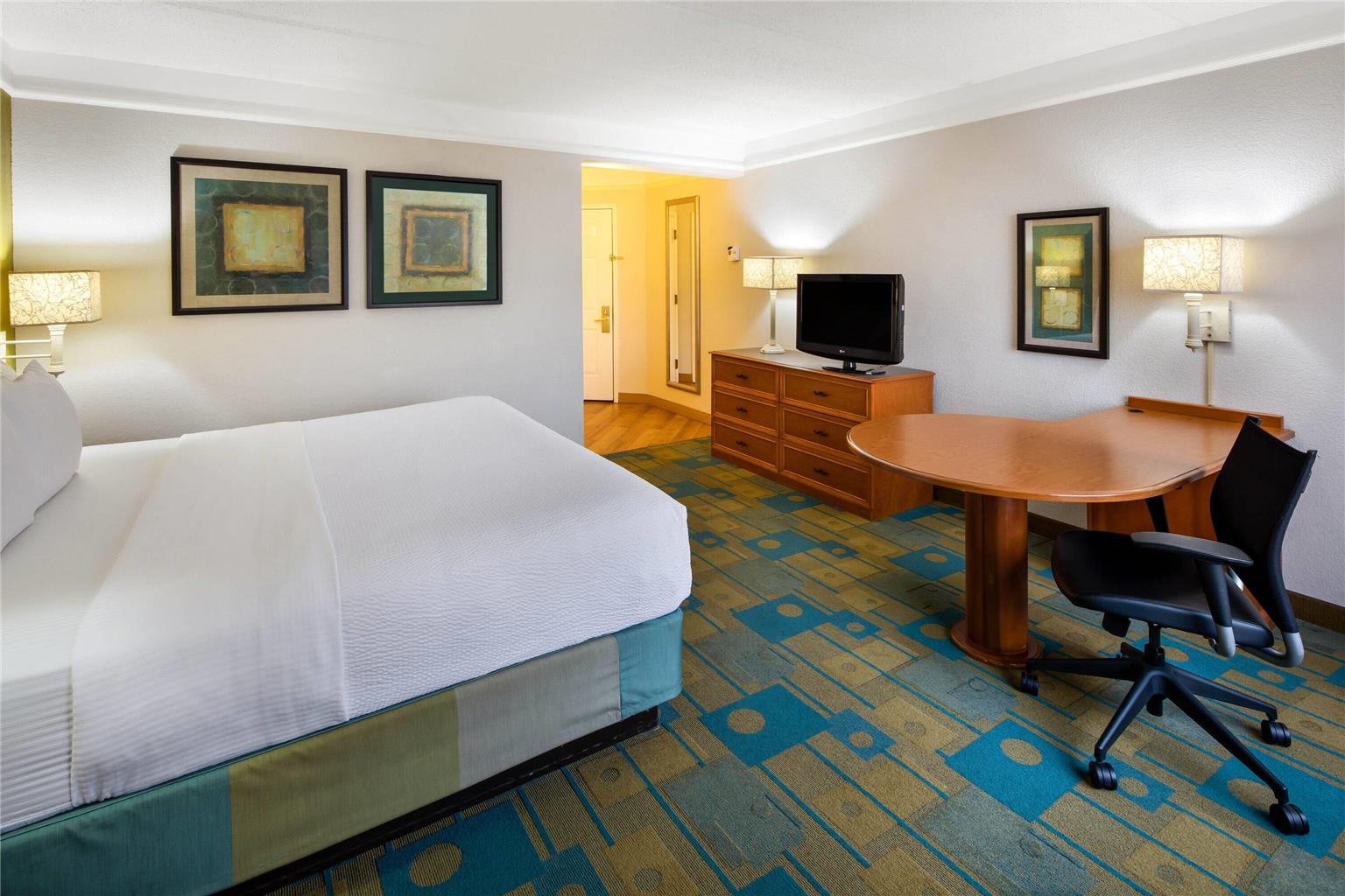 La Quinta by Wyndham Haywood Mall Near Greenville Downtown - photo 22