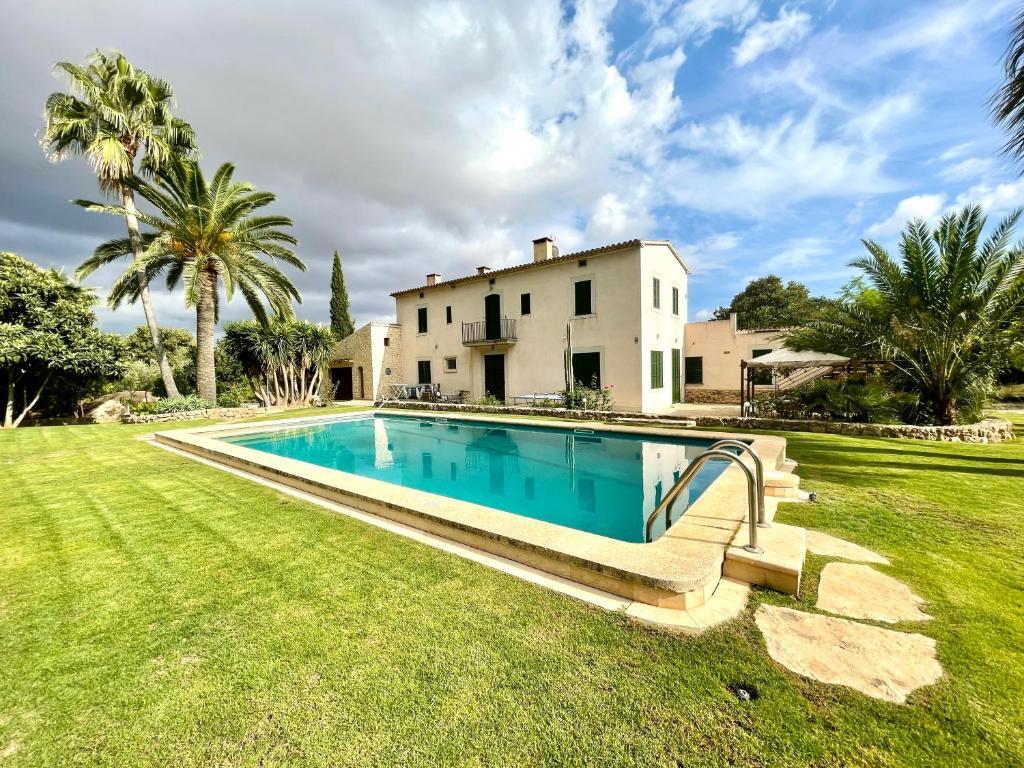 Son Jordi nou beautiful villa near Alaro big swimming pool BBQ mountain views 12people — 4-Star Luxury Hotel in Consell, Spain