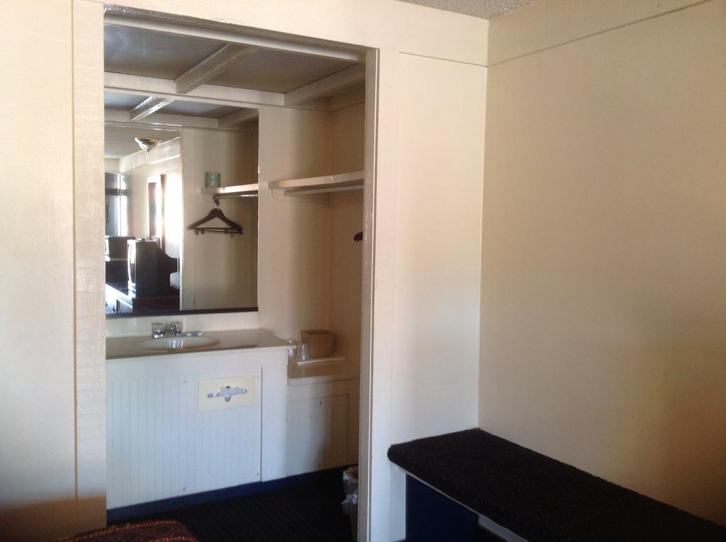 Knights Inn Columbia Airport Cayce - photo 20