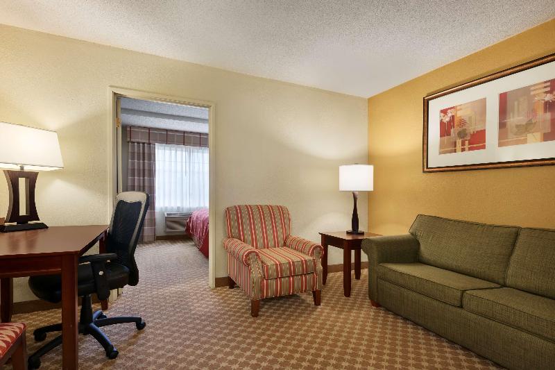 Portage Inn & Suites Kalamazoo - photo 8