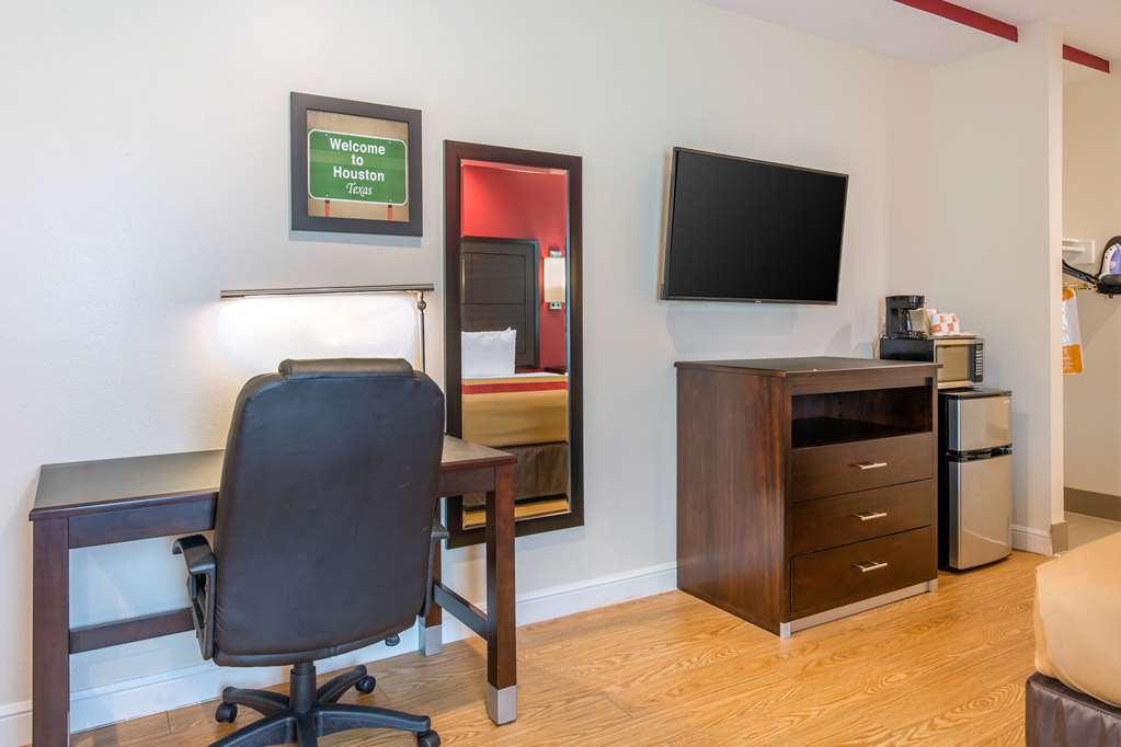 Econo Lodge Inn & Suites Houston Willowbrook - photo 43