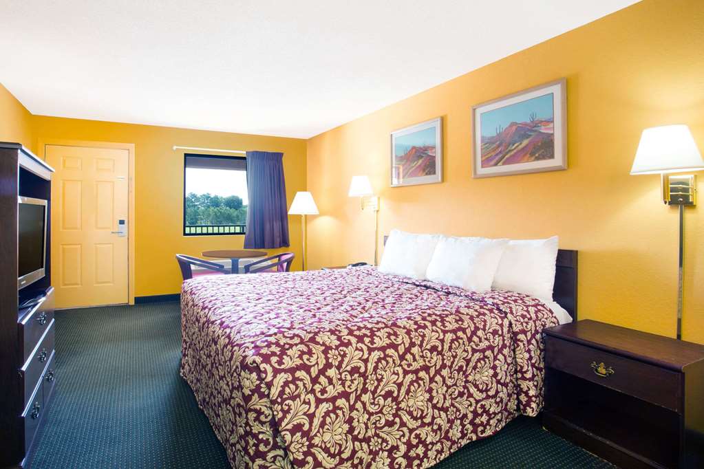 Days Inn by Wyndham Camilla - photo 7