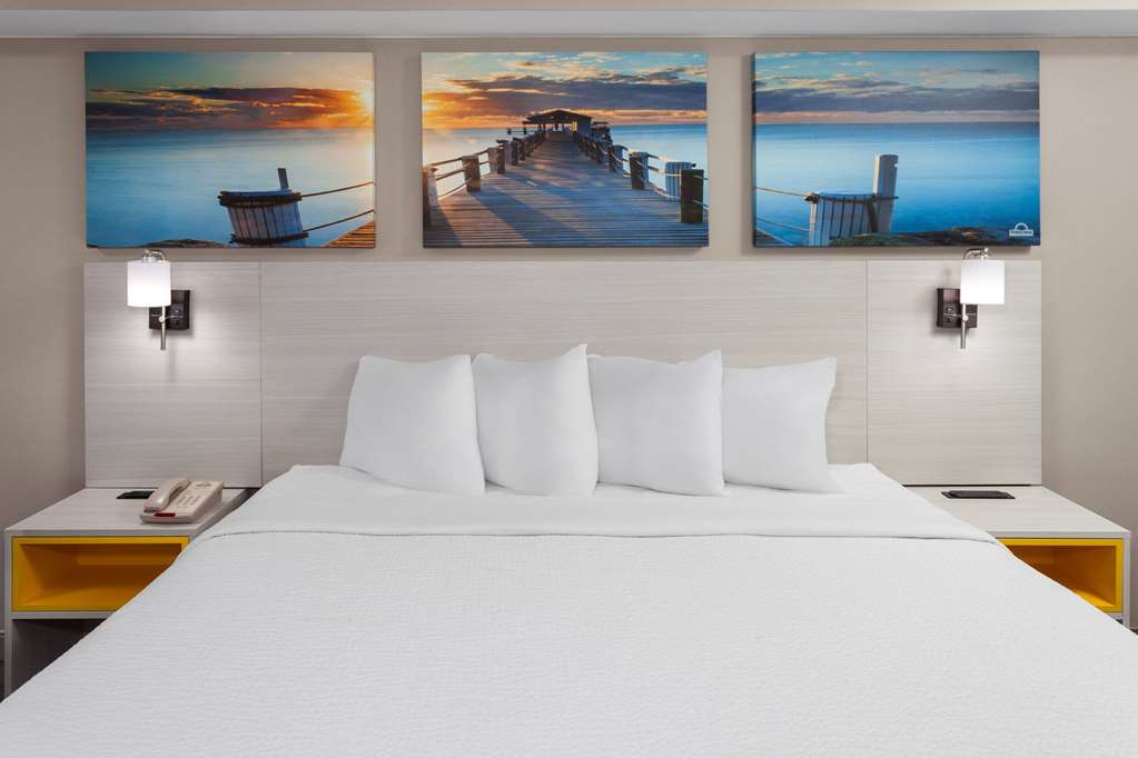 Days Inn by Wyndham Baltimore Northwest - photo 15