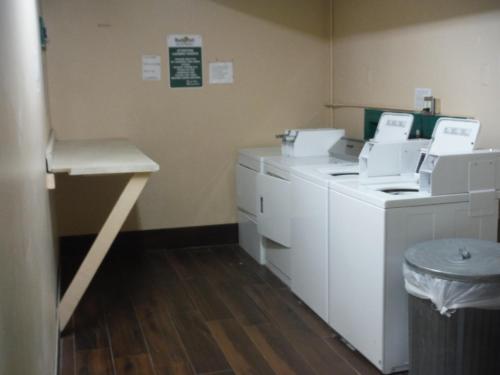 Budgetel Inn & Suites Hotel - photo 25