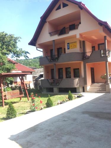 M Dey in Viseu De Sus, Romania