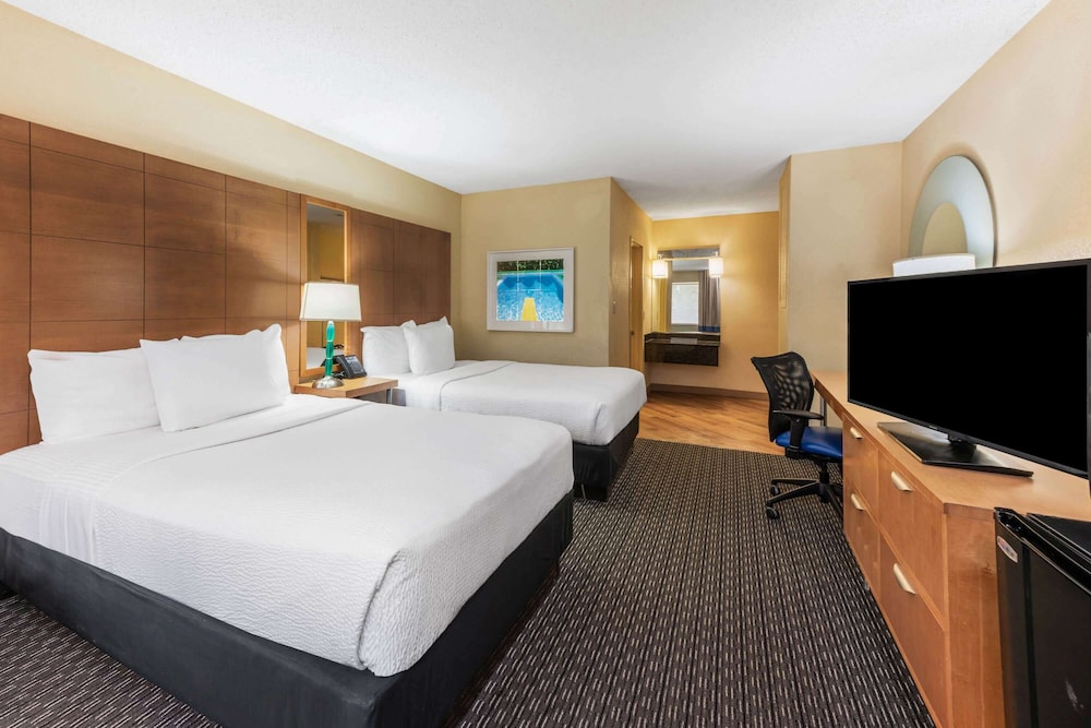 La Quinta by Wyndham Fort Lauderdale Pompano Beach - featured photo