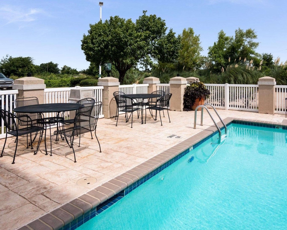 Comfort Inn Bossier City Casino Area near Shreveport Downtown - photo 26