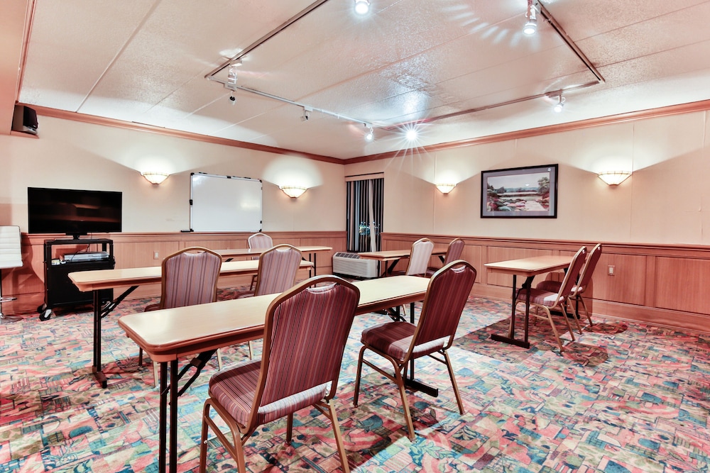 The View Inn & Suites - photo 33