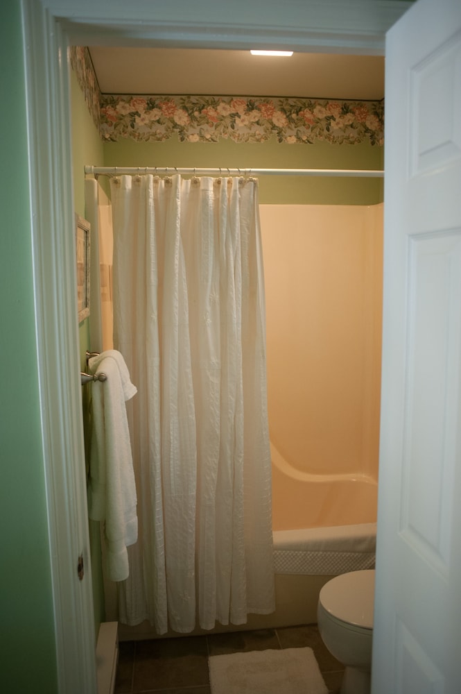 The Green Tree Inn - photo 26