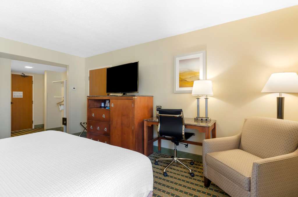 Best Western North Roanoke - photo 10