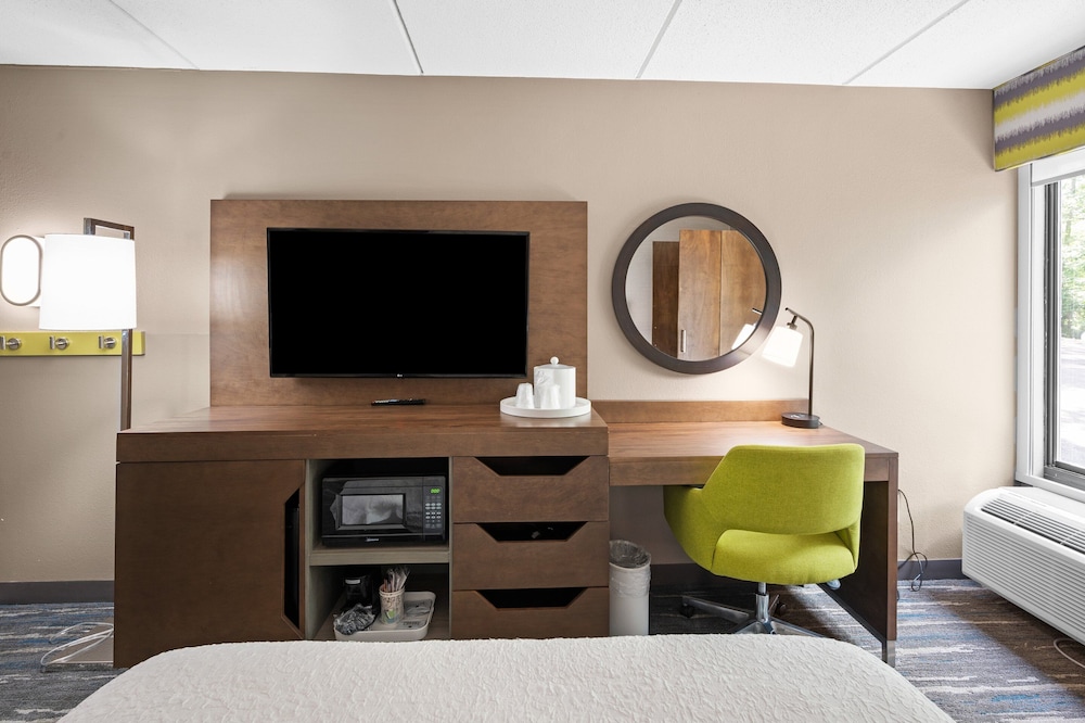 Hampton Inn Cleveland Westlake - photo 15