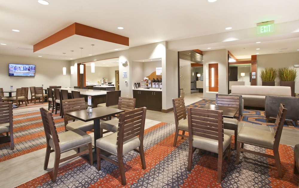 Holiday Inn Express & Suites Hot Springs by IHG - photo 28