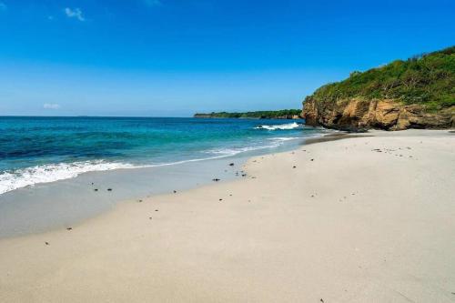 Departamento Sol y Mar Punta Mita Beach Front — 4-Star Luxury Hotel in Higuera Blanca, Mexico