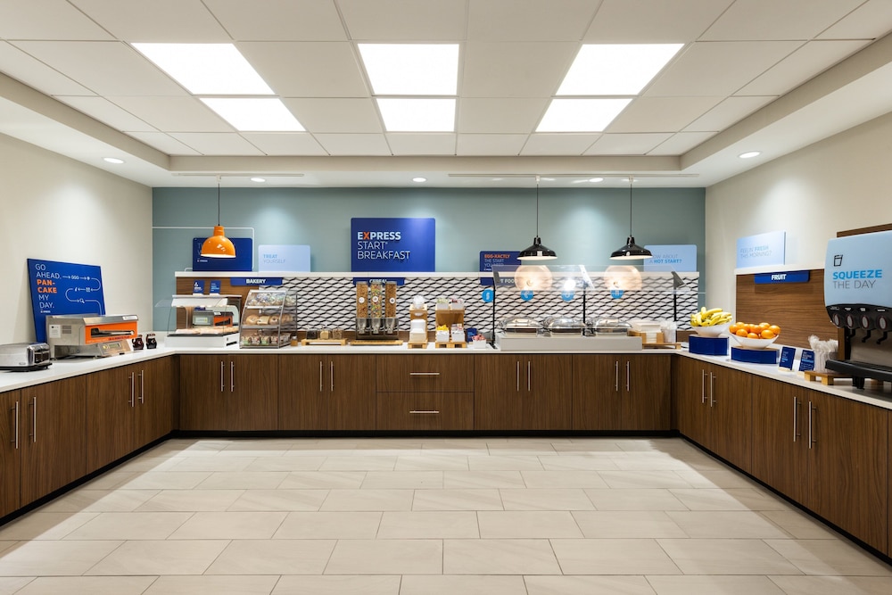 Holiday Inn Express Savannah Airport - photo 41
