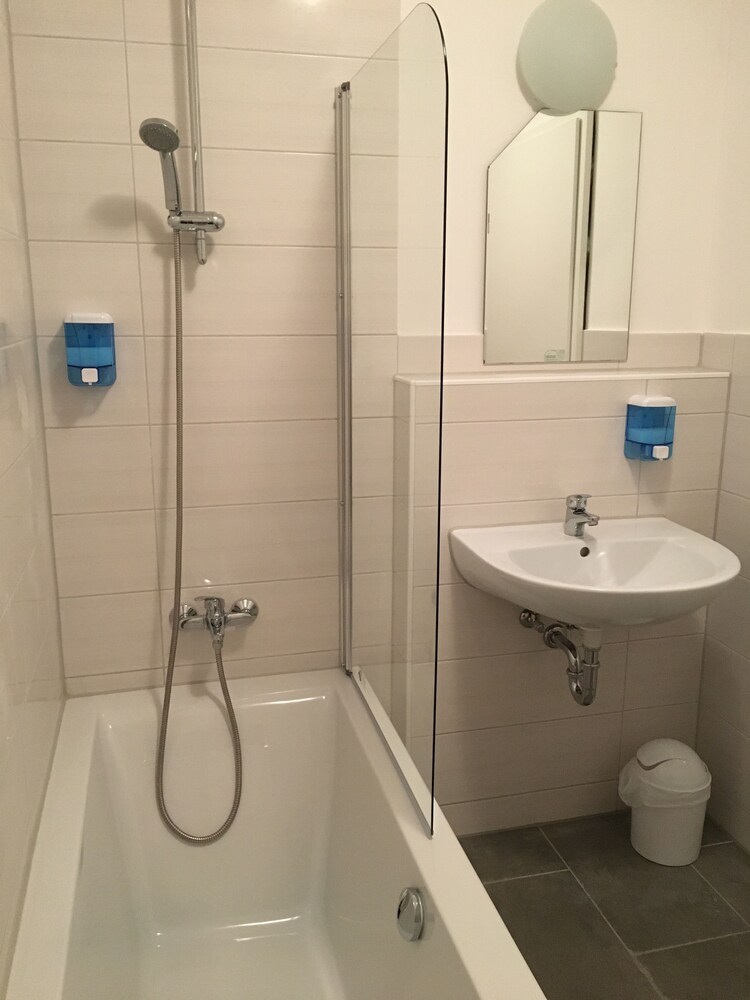 Deep Soaking Bathtub