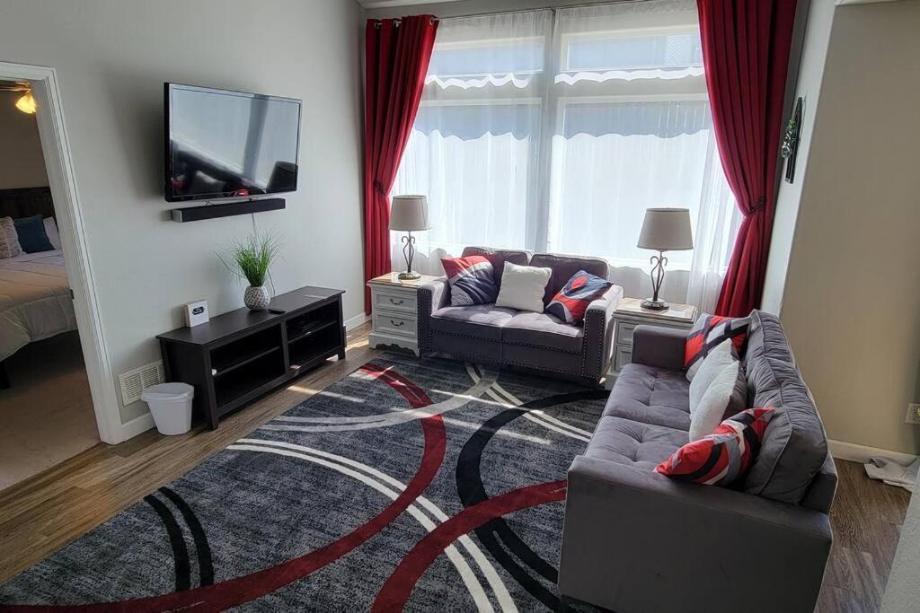 3 Bed 2.5 Bath Smart Home With Rv Parking — 4-Star Luxury Hotel in Casper, United States