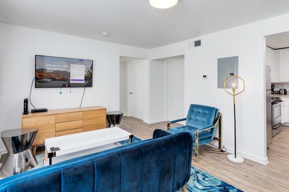 8 Bedrooms Comprised of 4 2BR Suites by Domio - photo 39