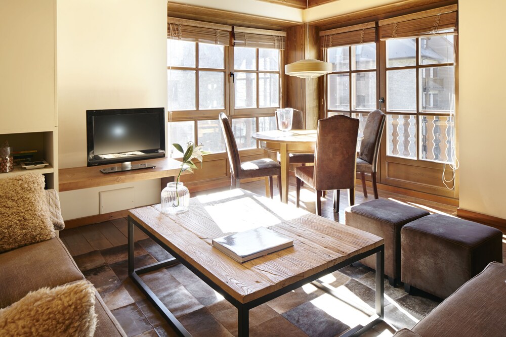 Val de Ruda 64 by FeelFree Rentals — 4-Star Luxury Hotel in Vielha, Spain