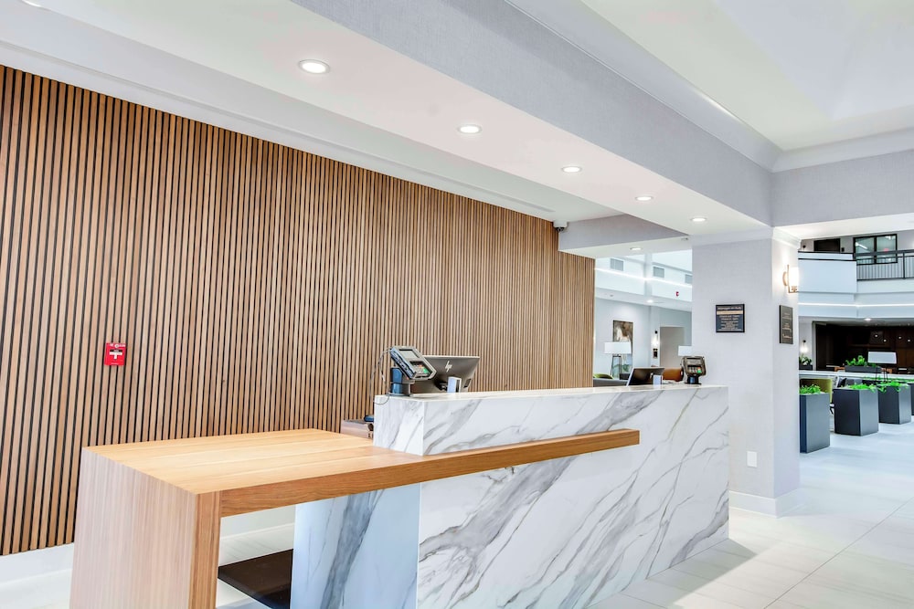 Embassy Suites Louisville East - photo 25