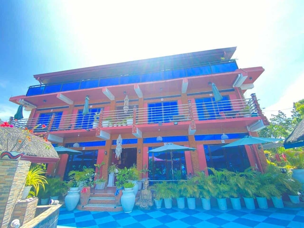 Pirate Galeon - carbon neutral hotel in Carcar