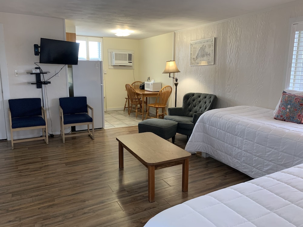 Vineyard Harbor Motel Private Beach - photo 146