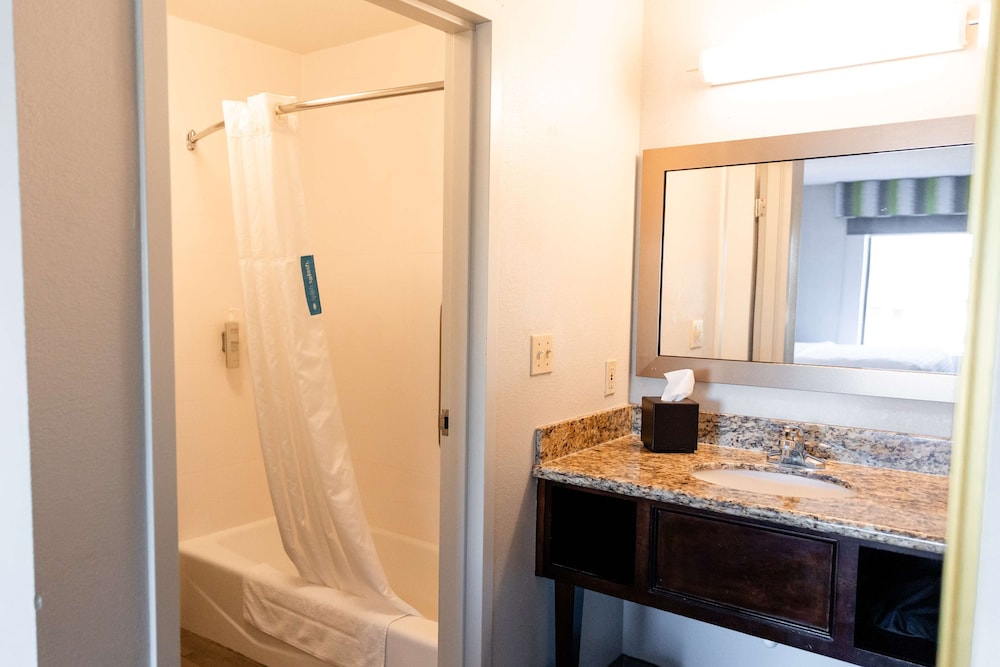 Hampton Inn & Suites Scottsbluff Conference Center - photo 28