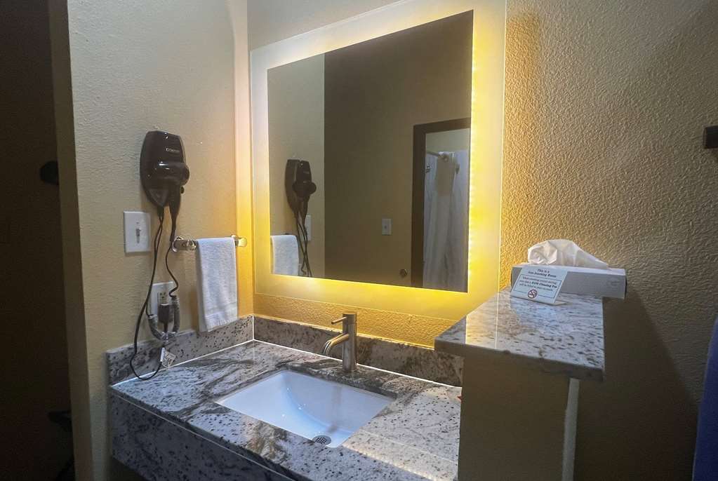 Super 8 by Wyndham Pasadena - photo 18