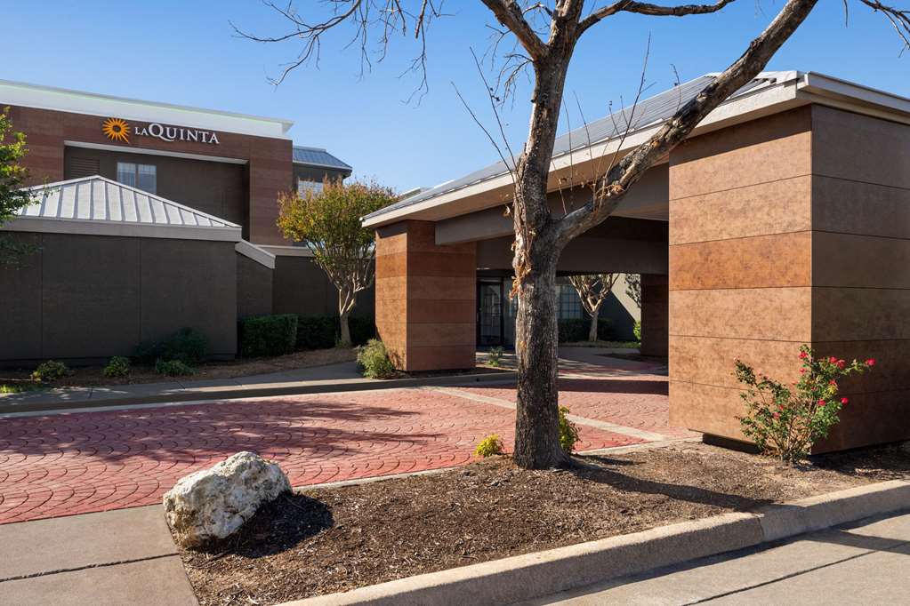 La Quinta Inn & Suites by Wyndham Round Rock North - photo 2