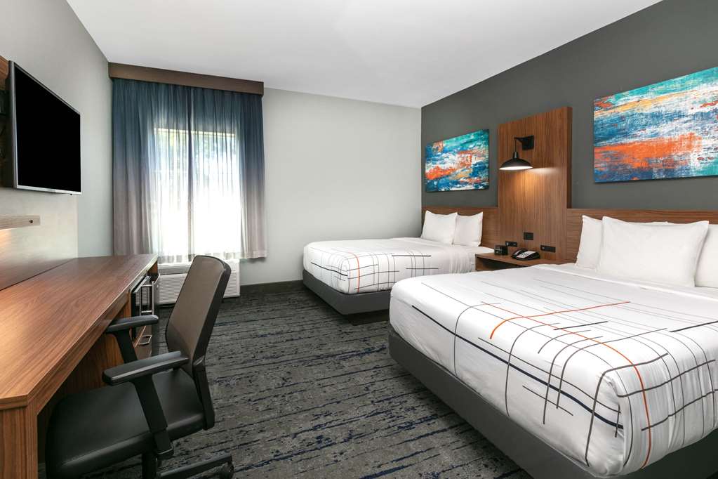 La Quinta Inn & Suites by Wyndham Jacksonville TX - photo 14
