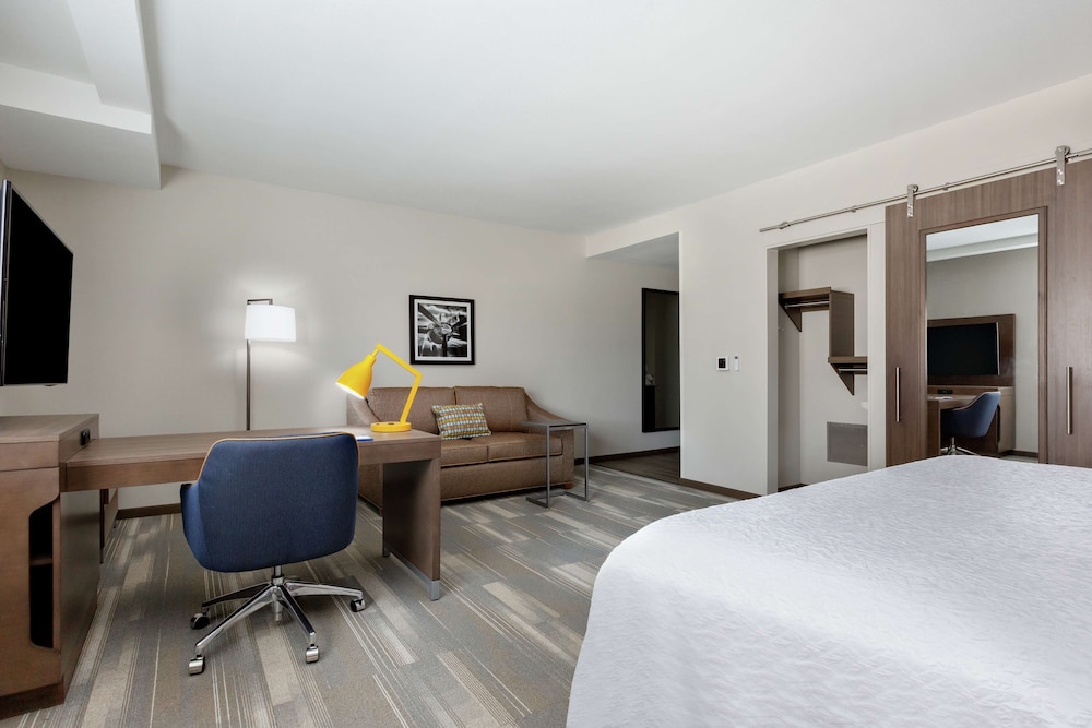 Hampton Inn & Suites San Diego Airport Liberty Station - photo 17