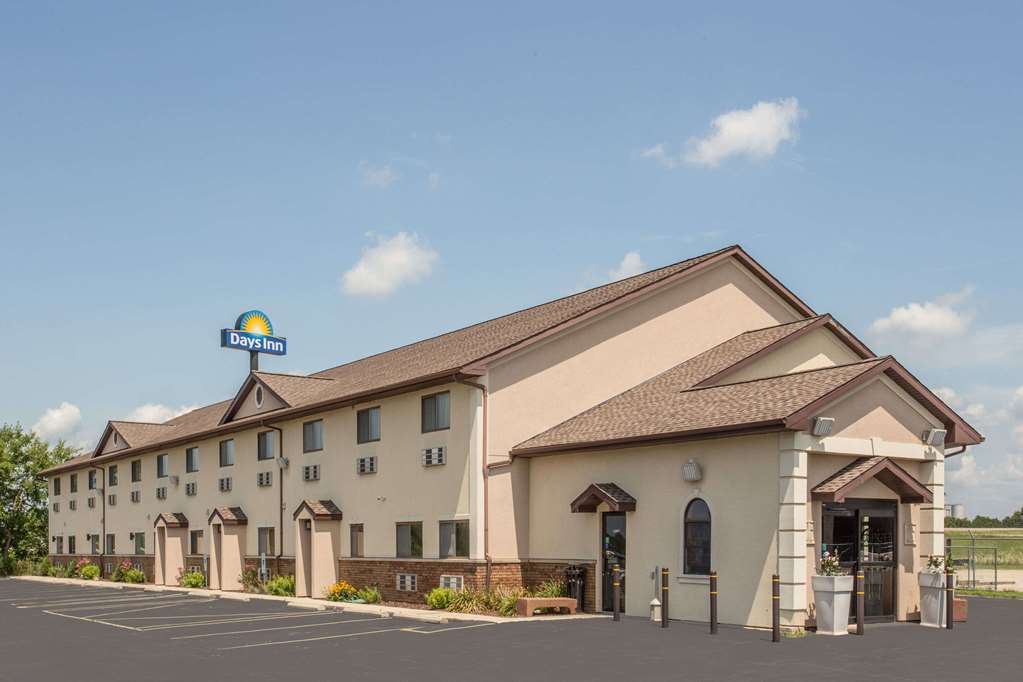 Days Inn by Wyndham Le Roy Bloomington Southeast - photo 2