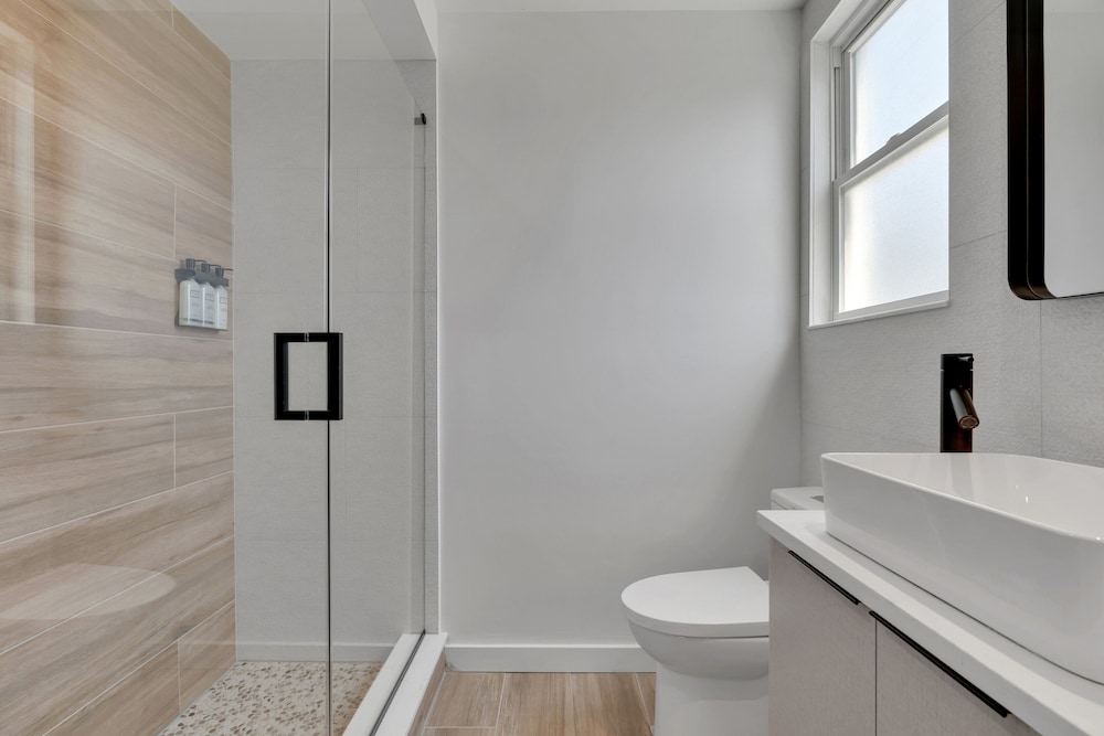 The St Laurent Social Club & Guest Rooms - photo 36