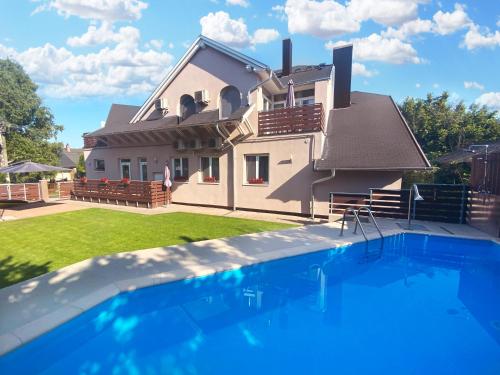 Tópart Apartman I — 4-Star Luxury Hotel in Balatonfenyves, Hungary