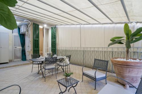 GuestHost Palazzo Torino Chic & Charm Flat — 4-Star Luxury Hotel in San Remo, Italy