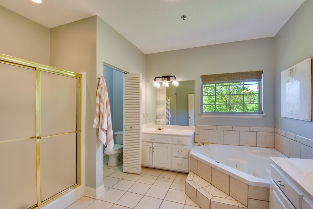 Kingwood Resort Condo with Golf Course Views - photo 16