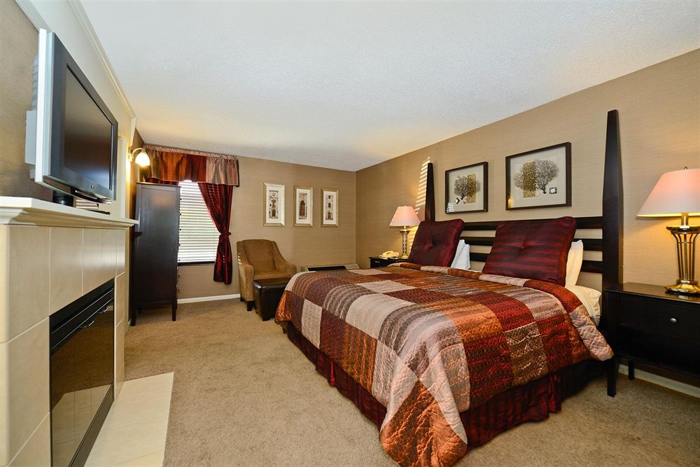 Americas Best Value Inn & Suites Overland Park Kansas City Closed - photo 7