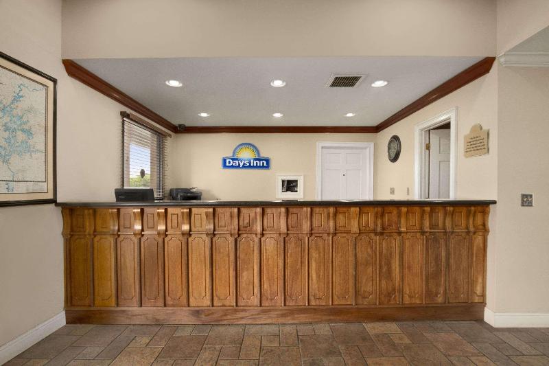 Days Inn by Wyndham Alexander City - photo 2