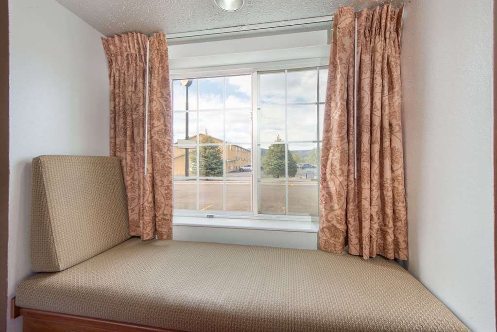 Microtel Inn & Suites by Wyndham Raton - photo 8