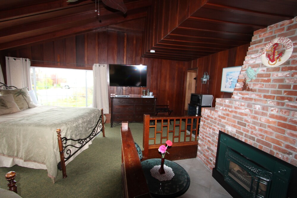 Edgewater Beach Inn - photo 36
