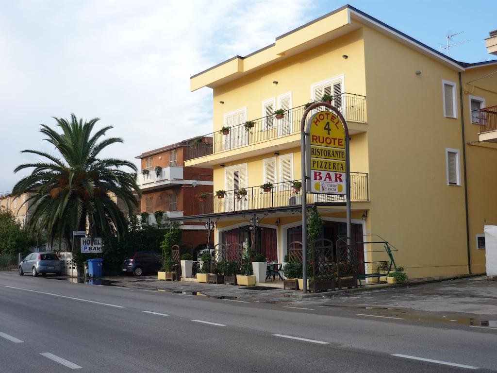 Hotel Ristorante 4 Ruote in Porto San Giorgio, Italy