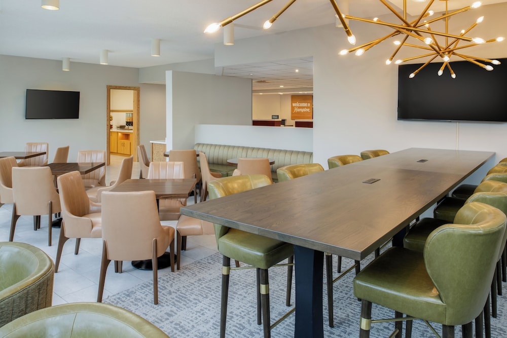 Hampton Inn Seattle Southcenter - photo 23