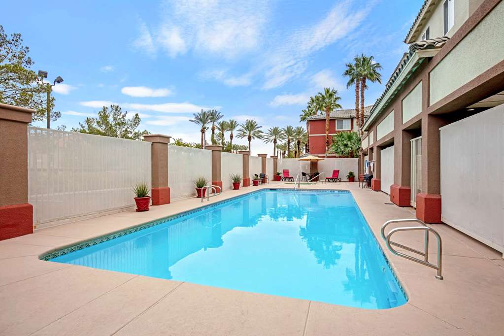 La Quinta Inn & Suites by Wyndham Las Vegas Red Rock - photo 7