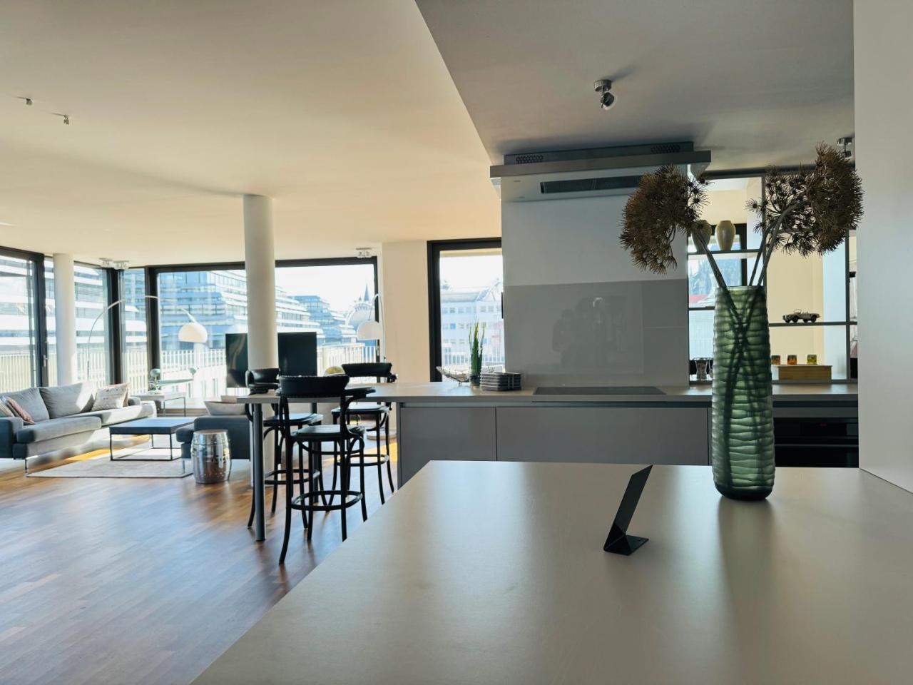 Klassen Stay Exklusives Luxus Loft am Dom Dachterrasse Traum Aussicht — 4-Star Luxury Hotel in Koeln, Germany