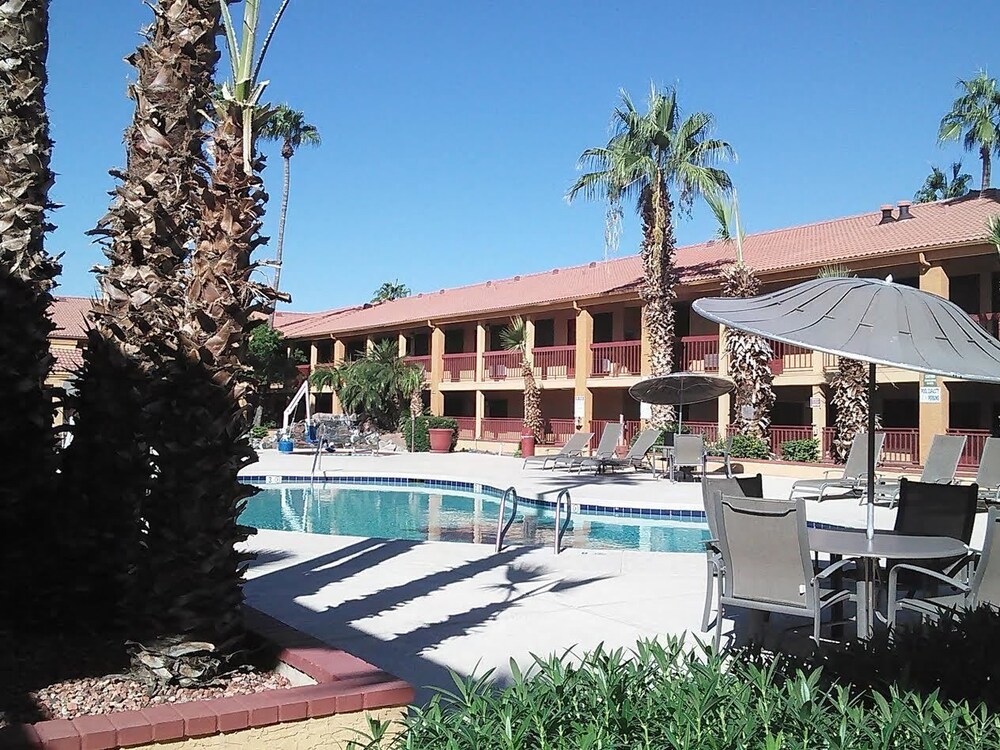 Quality Inn & Suites - carbon neutral hotel in Mesa