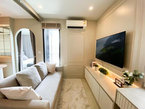Luxury Skyview 1BR Ultra Fast WiFi Chit Lom