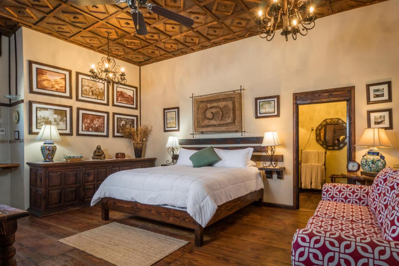 Residence Las Flores — 4-Star Luxury Hotel in La Paz, Mexico