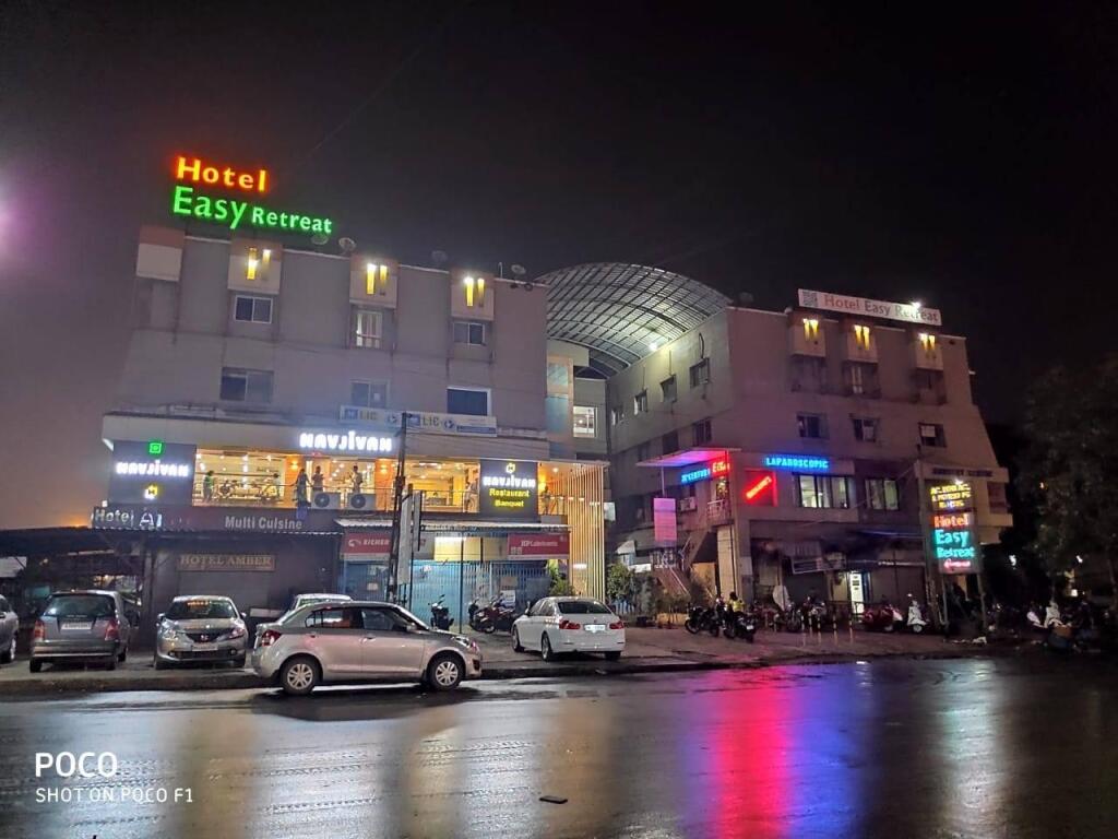 Hotel Easy Retreat in Vapi, India